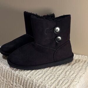Women's Black Button-Accent Boots
